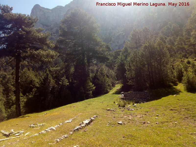 Lavadero de Pardales - Lavadero de Pardales. Camino nivelado y lavadero