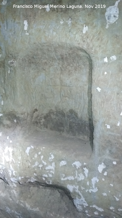 Ermita de San Torcuato - Ermita de San Torcuato. Hornacina y cruz tallada