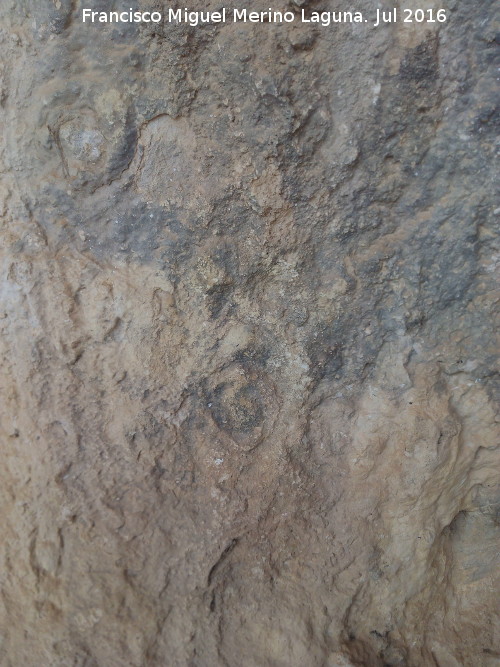 Pinturas y petroglifos rupestres de la Cueva del Encajero - Pinturas y petroglifos rupestres de la Cueva del Encajero. Uno de los paneles de petroglifos