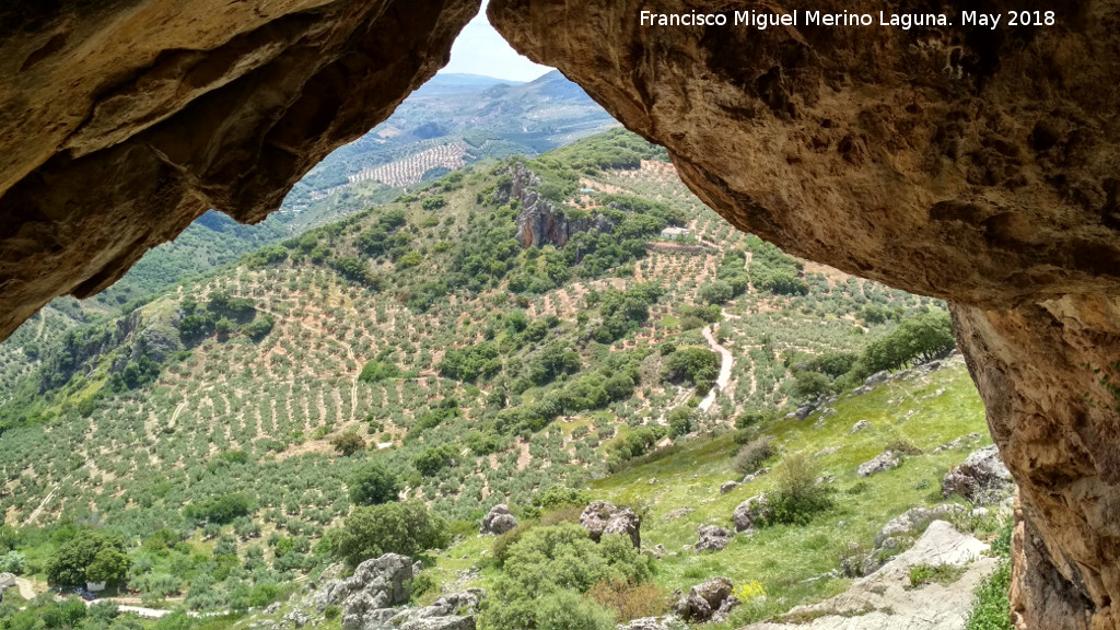 Cueva del Candil - Cueva del Candil. Desde el Eremitorio de las Cabreras