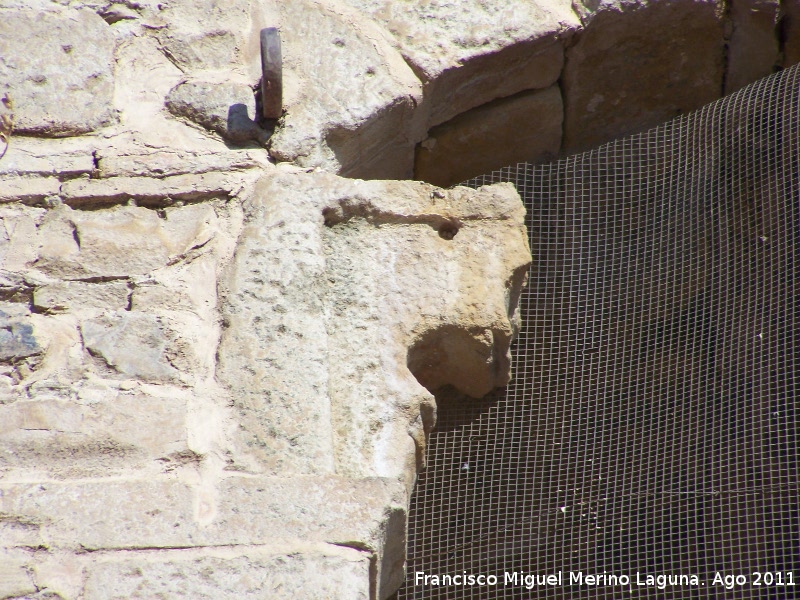 Castillo de Higuera de Calatrava - Castillo de Higuera de Calatrava. Detalle de la ventana