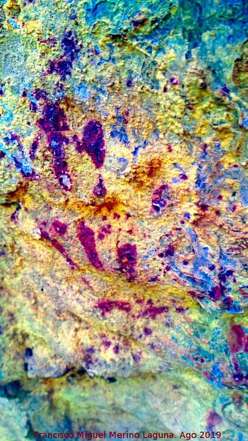 Pinturas rupestres y petroglifos Cueva del Clarillo - Pinturas rupestres y petroglifos Cueva del Clarillo. Tratada con Dstretch