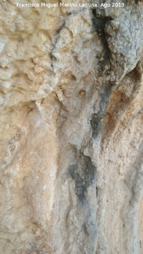 Pinturas rupestres y petroglifos Cueva del Clarillo - Pinturas rupestres y petroglifos Cueva del Clarillo. Agujero en colada