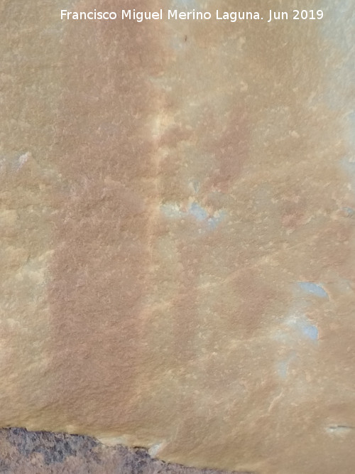 Pinturas rupestres del Poyo Inferior de la Cimbarra - Pinturas rupestres del Poyo Inferior de la Cimbarra. Pinturas a la derecha de la barra vertical