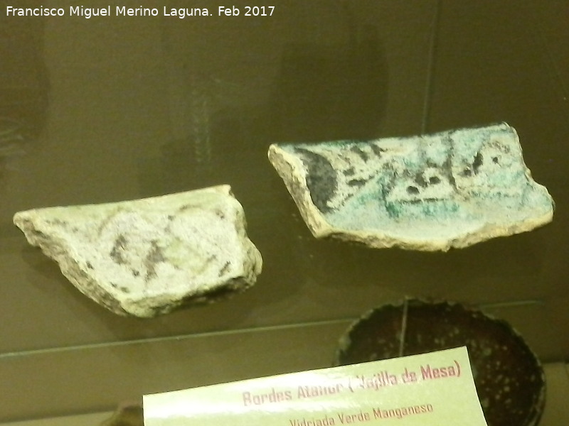 Museo Arqueolgico Ciudad de Arjona - Museo Arqueolgico Ciudad de Arjona. Ataifor vidriados verde de manganeso siglo XI