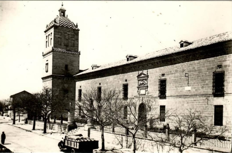 Hospital de Santiago. Fachada - Hospital de Santiago. Fachada. Foto antigua