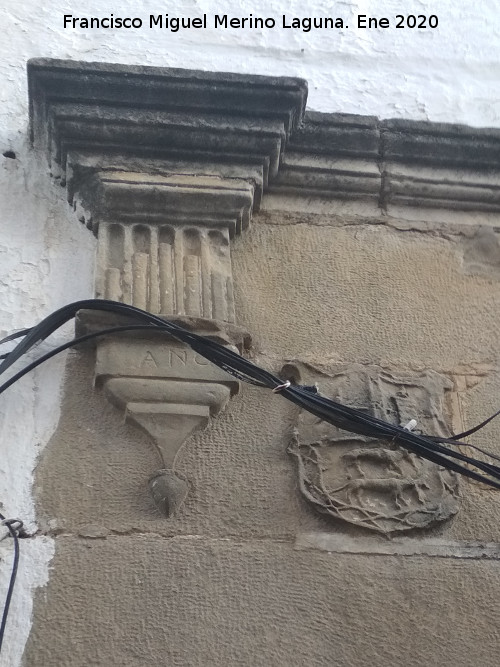 Casa de la Calle Cubillo n� 26 - Casa de la Calle Cubillo n� 26. Escudo izquierdo