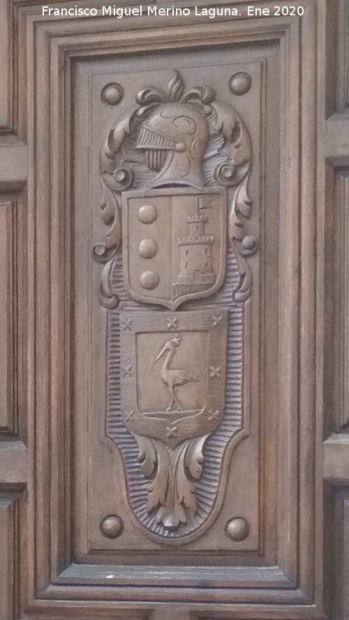 Casa de la Calle Antonio Moreno n� 31 - Casa de la Calle Antonio Moreno n� 31. Escudos derechos