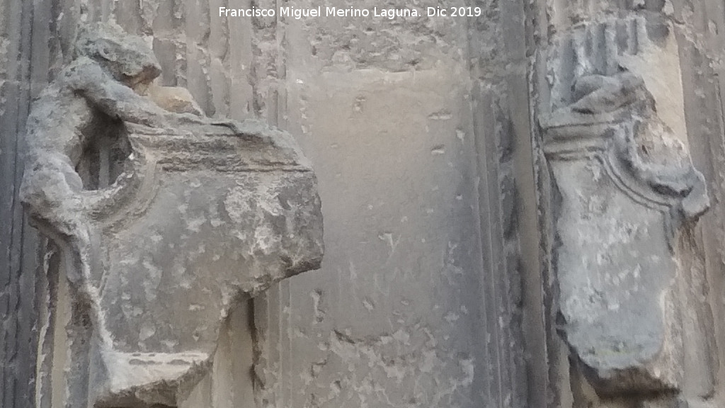 Sacra Capilla de El Salvador del Mundo - Sacra Capilla de El Salvador del Mundo. Detalle de la Portada de Santiago