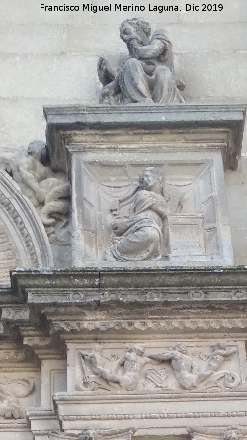 Sacra Capilla de El Salvador del Mundo - Sacra Capilla de El Salvador del Mundo. Detalle de la Portada de Santiago