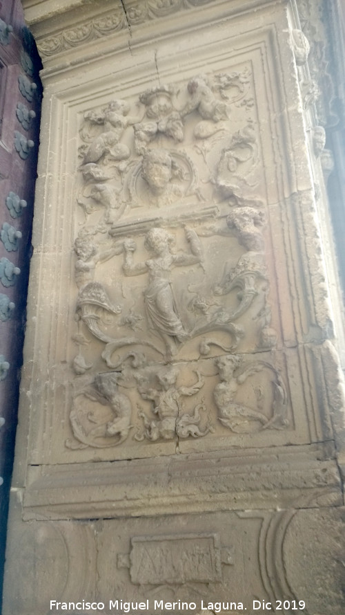 Sacra Capilla de El Salvador del Mundo - Sacra Capilla de El Salvador del Mundo. Interior de la jamba de la Portada Principal