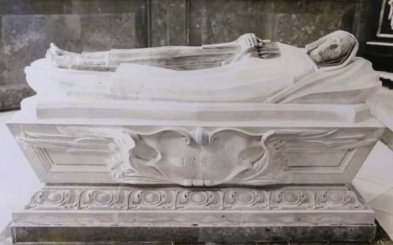 Oratorio de San Juan de la Cruz - Oratorio de San Juan de la Cruz. Sepulcro de San Juan realizado por Palma Burgos. Foto antigua