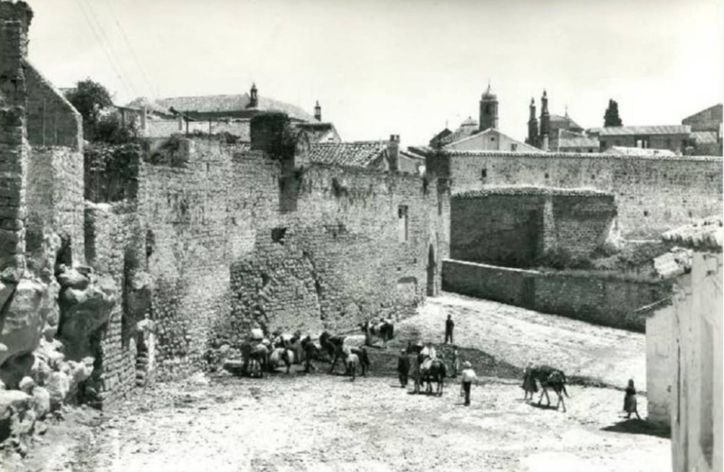 Pilar de la Puerta de Granada - Pilar de la Puerta de Granada. Foto antigua