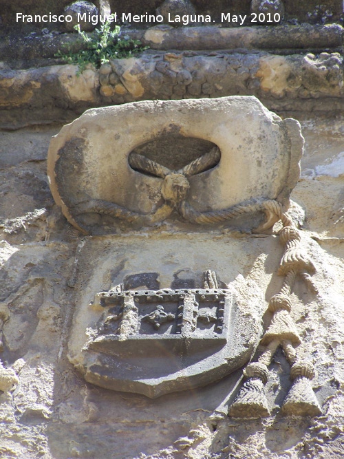 Iglesia de San Isidoro - Iglesia de San Isidoro. Escudo de la portada derecha
