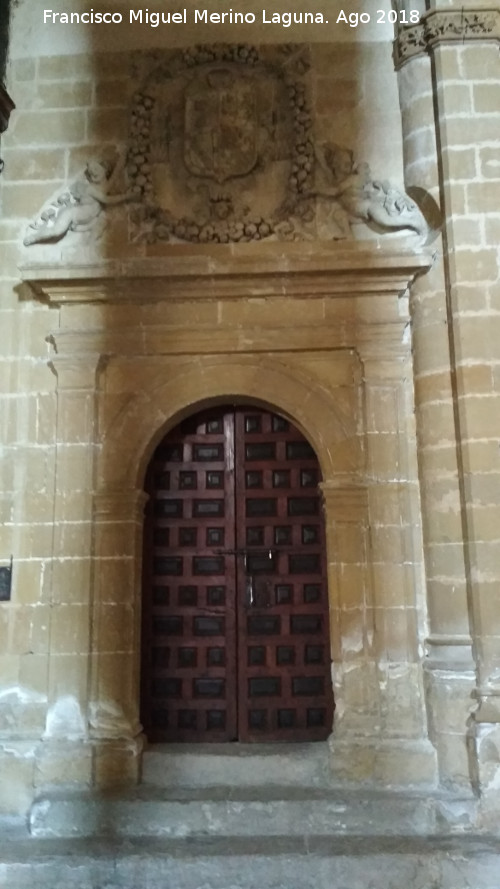 Iglesia de San Nicols de Bari - Iglesia de San Nicols de Bari. Puerta con escudo