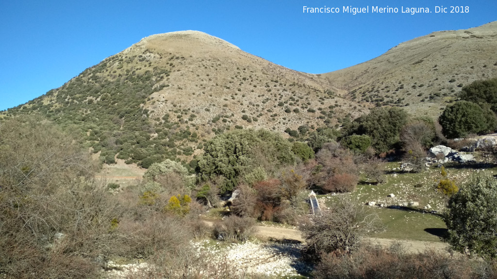 Cerro Ponce - Cerro Ponce. Con el Pilar del Cortijillo de las Rastras abajo