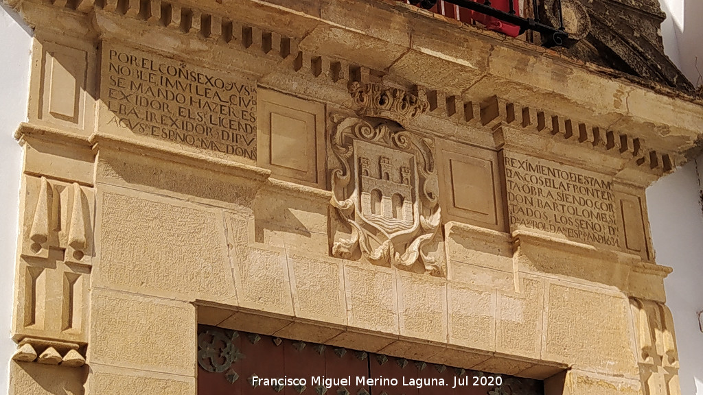 Ayuntamiento de Arcos de la Frontera - Ayuntamiento de Arcos de la Frontera. Inscripci�n y escudo