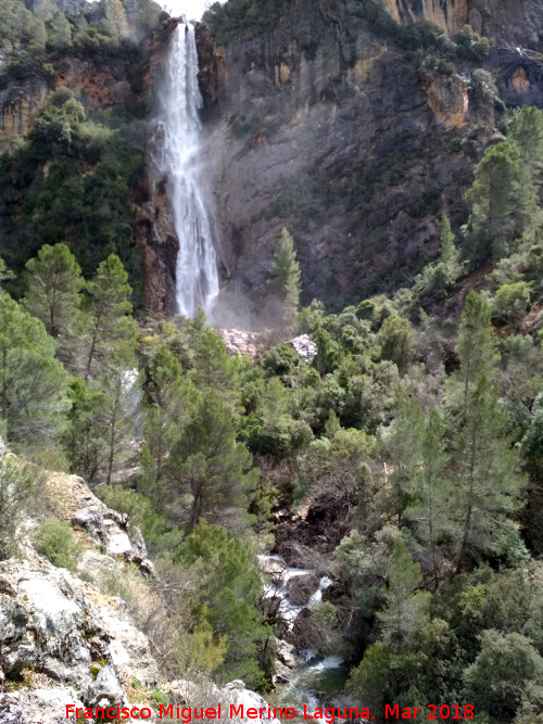 Aguascebas Chico - Aguascebas Chico. Al fondo la Cascada de la Osera