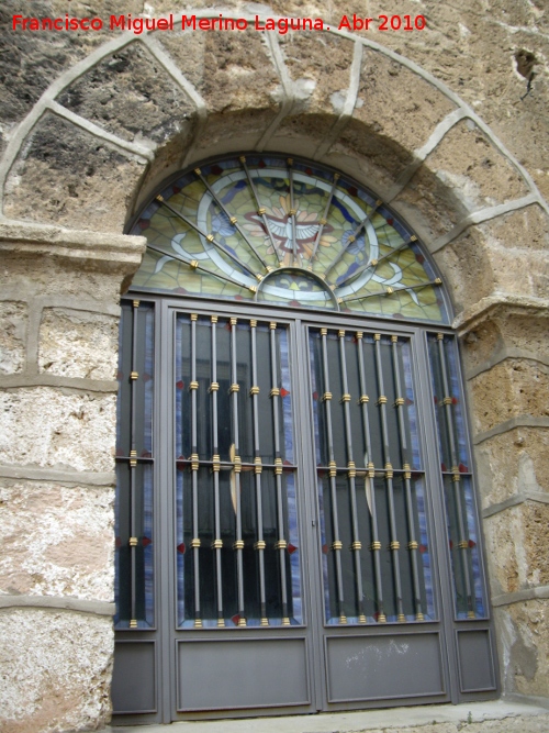 Iglesia de Santiago el Mayor - Iglesia de Santiago el Mayor. Ventana a los pies del templo