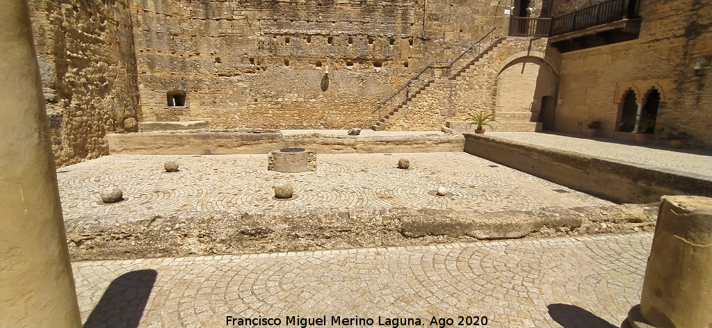 Alc�zar de la Puerta de Sevilla - Alc�zar de la Puerta de Sevilla. Patio de Armas