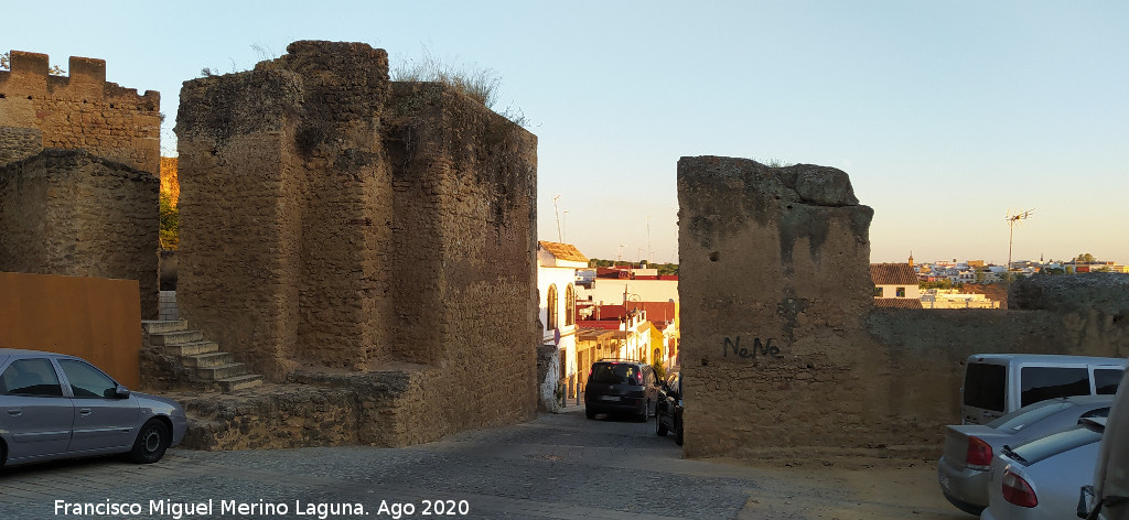 Castillo de Alcal� de Guadaira - Castillo de Alcal� de Guadaira. Puerta