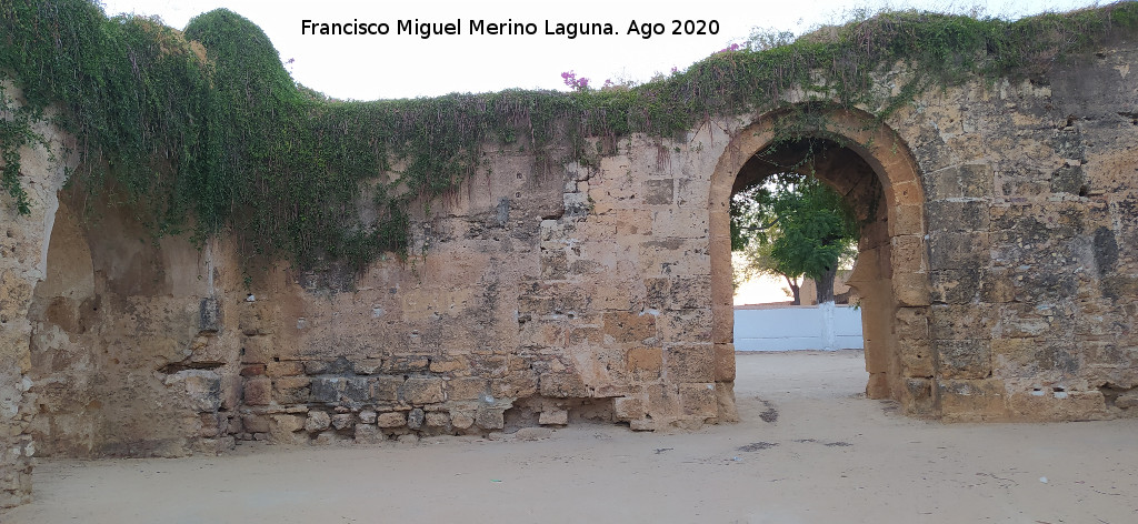 Castillo de Alcal� de Guadaira - Castillo de Alcal� de Guadaira. Puerta de Santa Mar�a