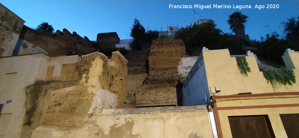 Castillo de Alcal� de Guadaira - Castillo de Alcal� de Guadaira. Murallas del Arrabal