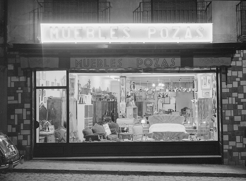 Plaza de San Ildefonso - Plaza de San Ildefonso. Foto antigua. Muebles Pozas 1962