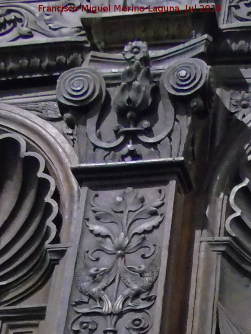 Catedral de Ja�n. Coro. Mar�a borda el velo del templo - Catedral de Ja�n. Coro. Mar�a borda el velo del templo. Capitel izquierdo