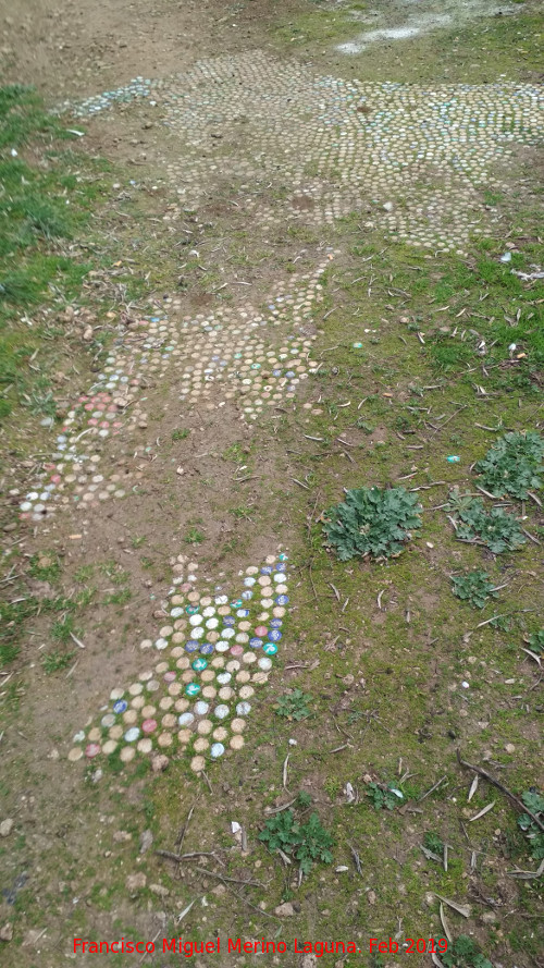 Ermita del Calvario - Ermita del Calvario. Mosaico de chapas de botellas