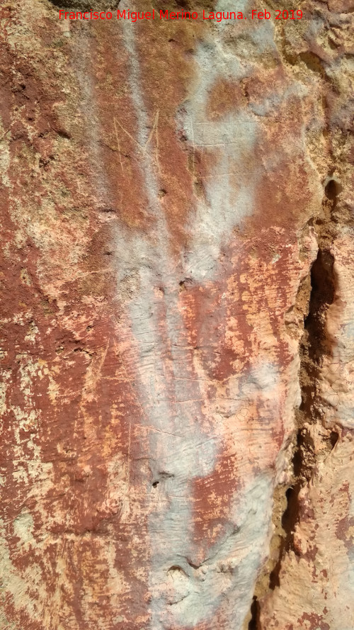 Grabado del Menhir de los Morteros - Grabado del Menhir de los Morteros. Ocre con pintada en blanco