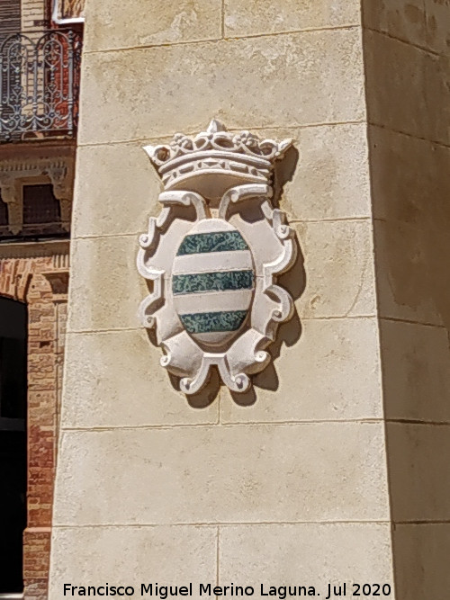 Bornos - Bornos. Escudo en el Monumento al Sagrado Coraz�n