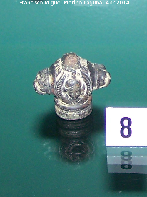 Ciudad iberorromana de Isturgi - Ciudad iberorromana de Isturgi. Empuadura de una daga romana. Museo Arqueolgico Profesor Sotomayor - Andjar