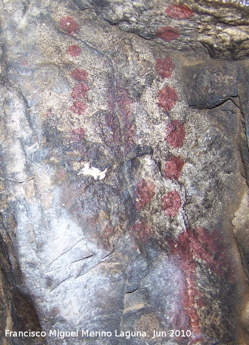 Pinturas rupestres de la Cueva de los Soles Abside I - Pinturas rupestres de la Cueva de los Soles Abside I. Series de puntos