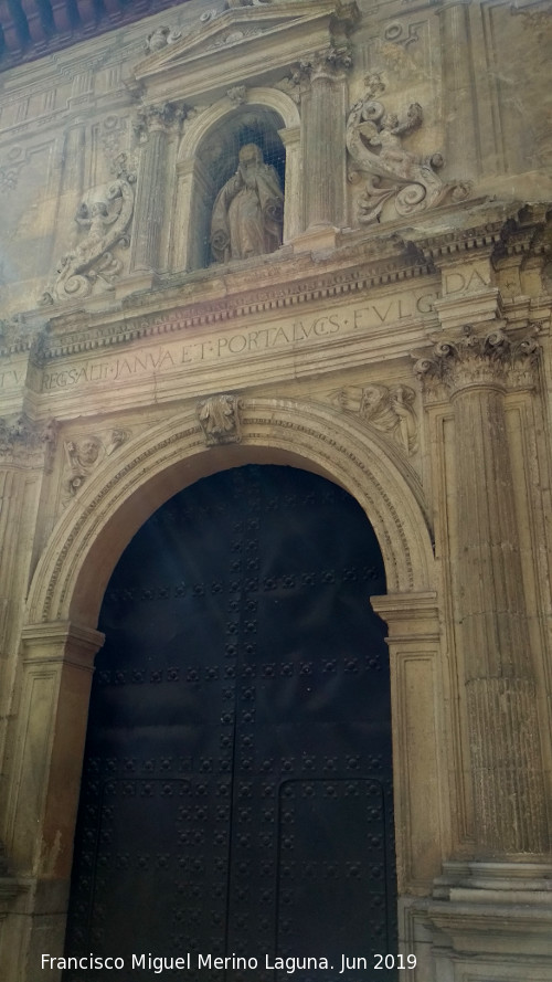Iglesia de San Pedro y San Pablo. Portada Lateral - Iglesia de San Pedro y San Pablo. Portada Lateral. 