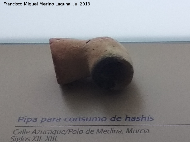 Calle Polo de Medina - Calle Polo de Medina. Pipa de hashs siglos XII-XIII. Museo de Santa Clara