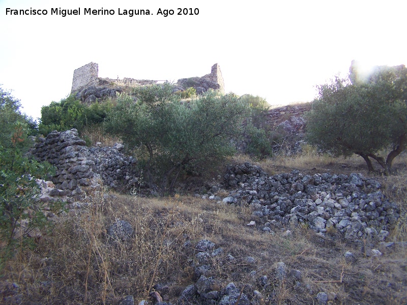 Aldea medieval de La Espinareda - Aldea medieval de La Espinareda. Restos de la aldea con su castillo en lo alto