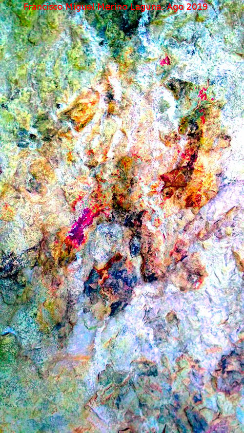Pinturas rupestres y cazoletas Abrigo Trepada del Clarillo III - Pinturas rupestres y cazoletas Abrigo Trepada del Clarillo III. Tratada con Dstretch