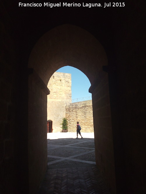 La Mota. Torre del Homenaje - La Mota. Torre del Homenaje. Salida al patio de armas