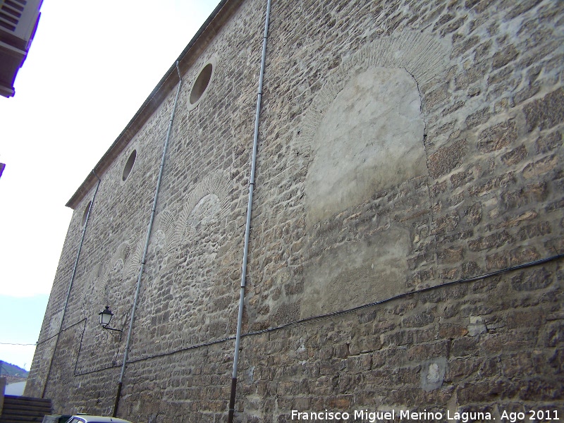 Iglesia de San Amador y Santa Ana - Iglesia de San Amador y Santa Ana. Lateral con arcos cegados