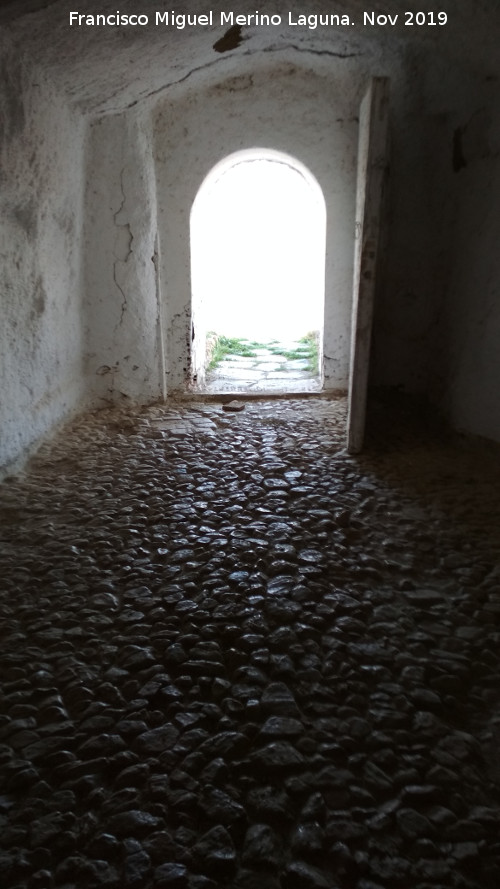 Casa Cueva de San Torcuato I - Casa Cueva de San Torcuato I. Empedrado del primer habit�culo