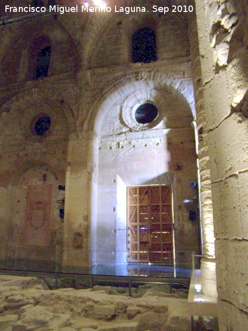 La Mota. Iglesia Mayor Abacial. Puerta del Den - La Mota. Iglesia Mayor Abacial. Puerta del Den. Puerta desde el interior