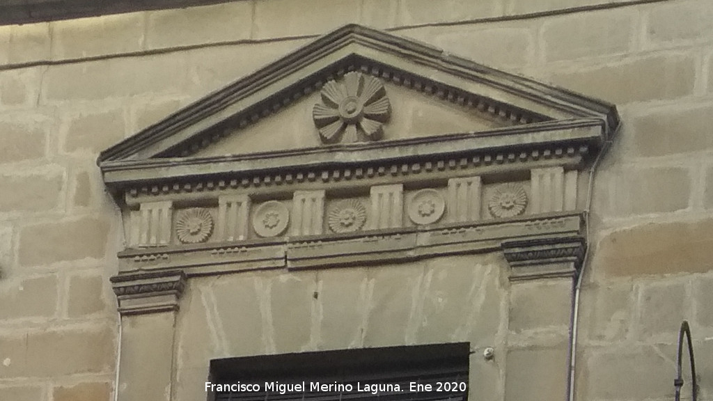 Casa de la Calle Obispo Narv�ez n� 19 - Casa de la Calle Obispo Narv�ez n� 19. Front�n