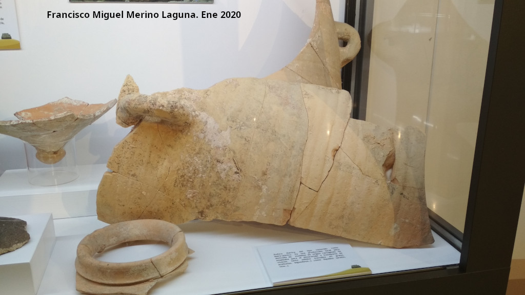 �nfora ibero-p�nico - �nfora ibero-p�nico. Palacio ibero del Cerro de la Merced - Cabra. Exposici�n en el Museo Ibero de Ja�n