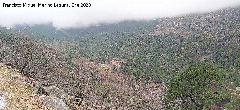 Cortijo Coto del Valle - Cortijo Coto del Valle. Vistas desde el Sendero Cerrada de Utrero