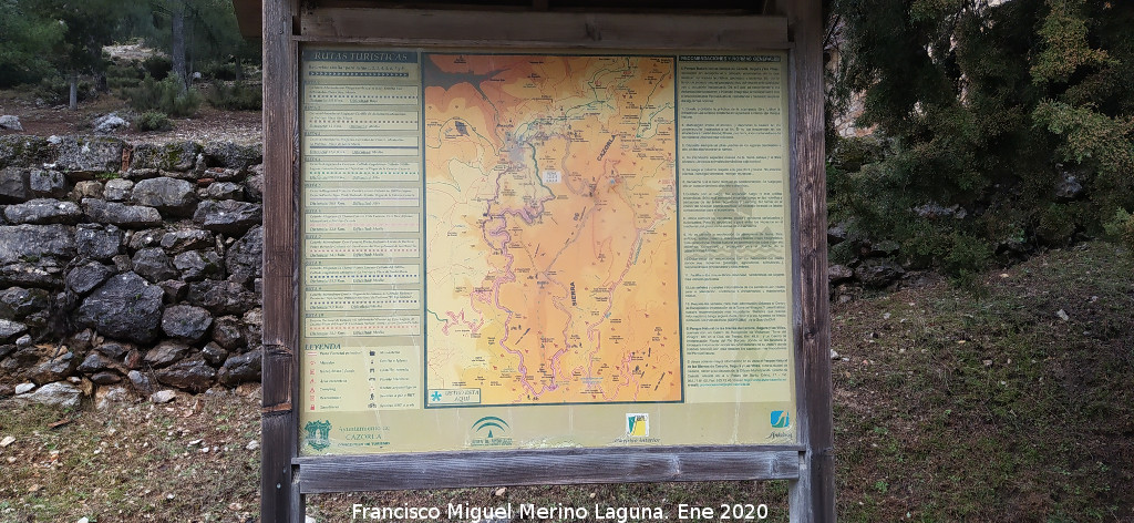 Casa Forestal El Sacejo - Casa Forestal El Sacejo. Cartel de sendas tur�sticas