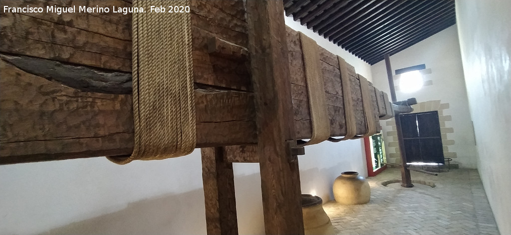 Alc�zar de Jerez. Molino de Aceite - Alc�zar de Jerez. Molino de Aceite. Viga del molino