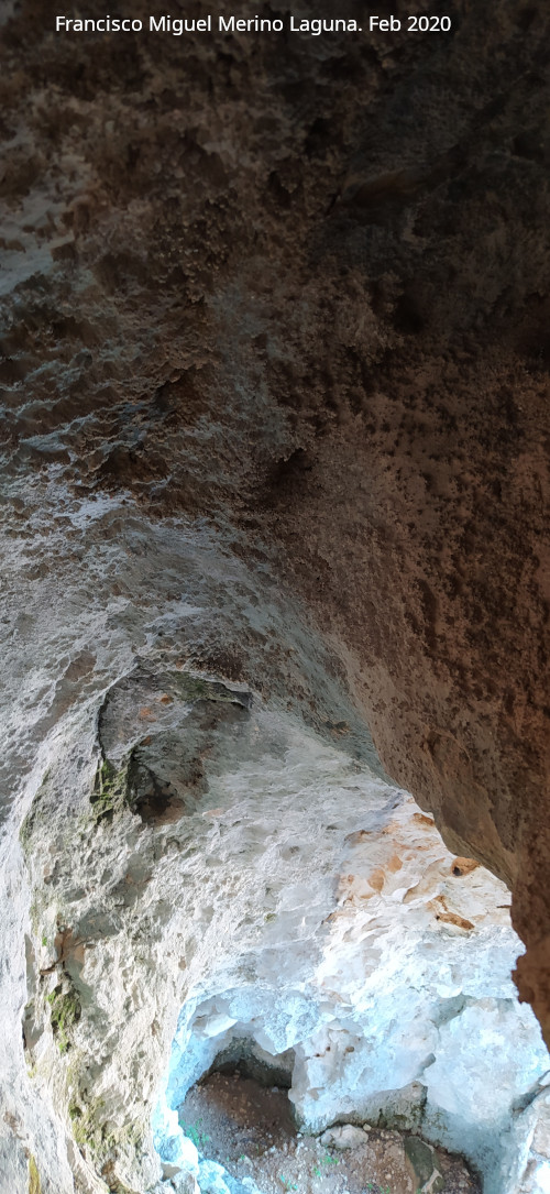 Cueva de la Cara - Cueva de la Cara. Techo y paredes rocosas