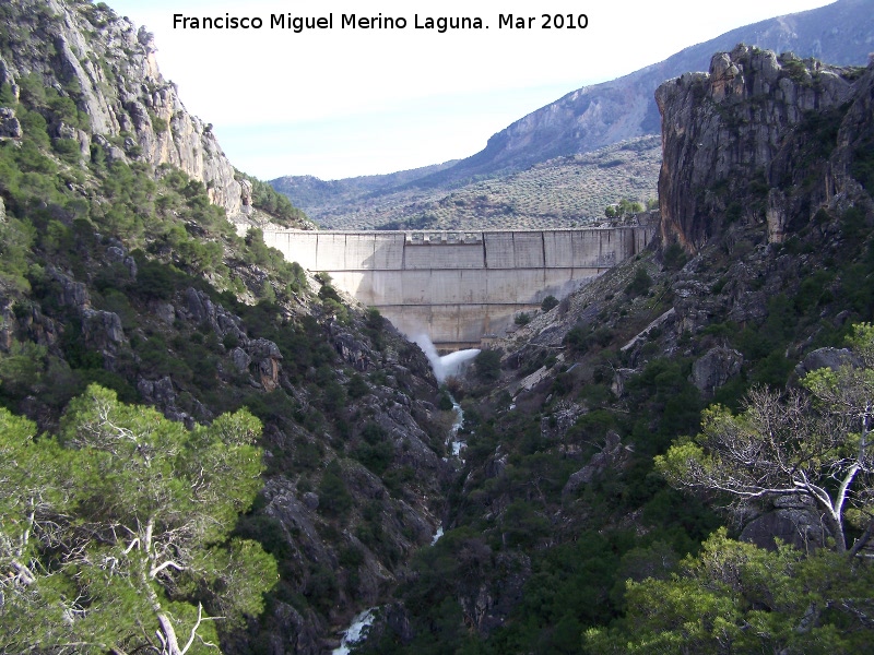 Garganta de los Ladrones - Garganta de los Ladrones. Presa del Pantano del Quiebrajano