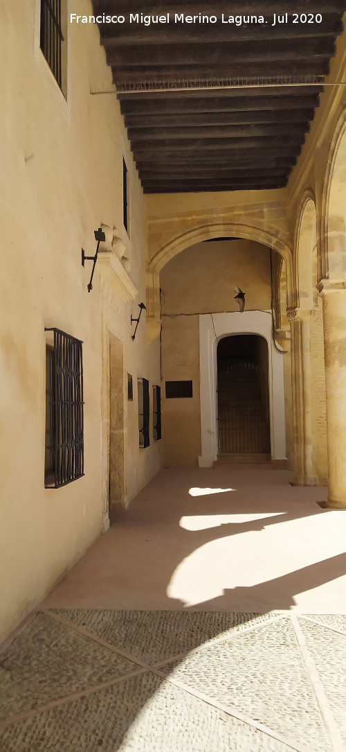 Castillo Palacio de los Ribera - Castillo Palacio de los Ribera. Galer�a baja del patio